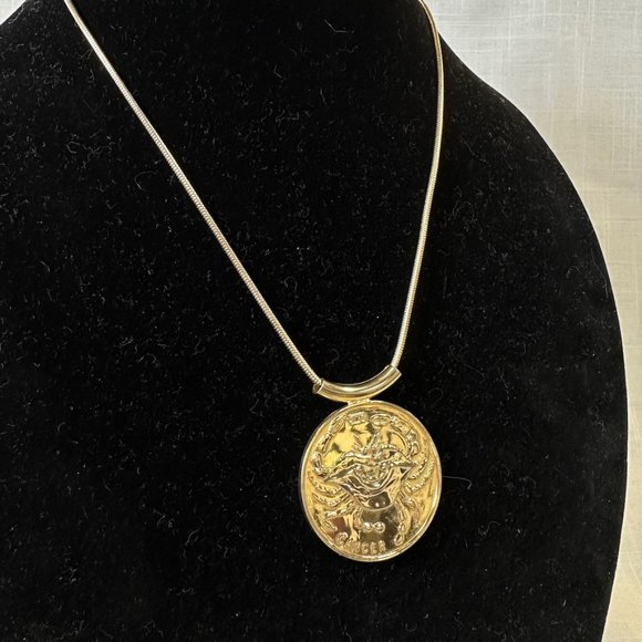 Vintage Gold Tone Crab Cancer Pendant Necklace - Picture 2 of 16